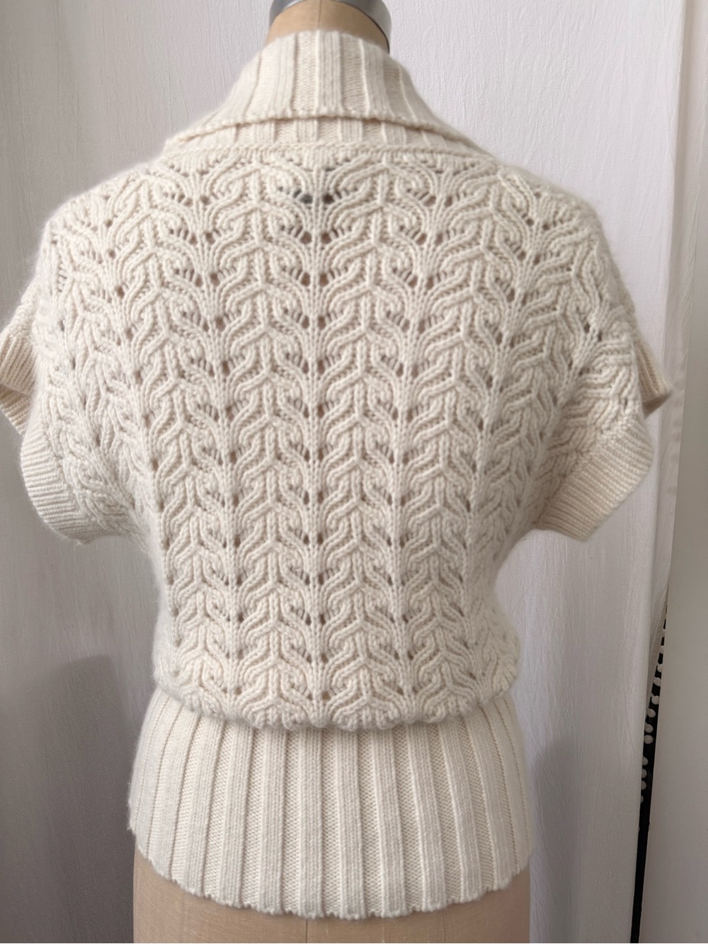 Ann Taylor, Angora blend, Shawl Collar, Cable Knit, Short Sleeve Sweater, sz XS - Picture 4 of 6